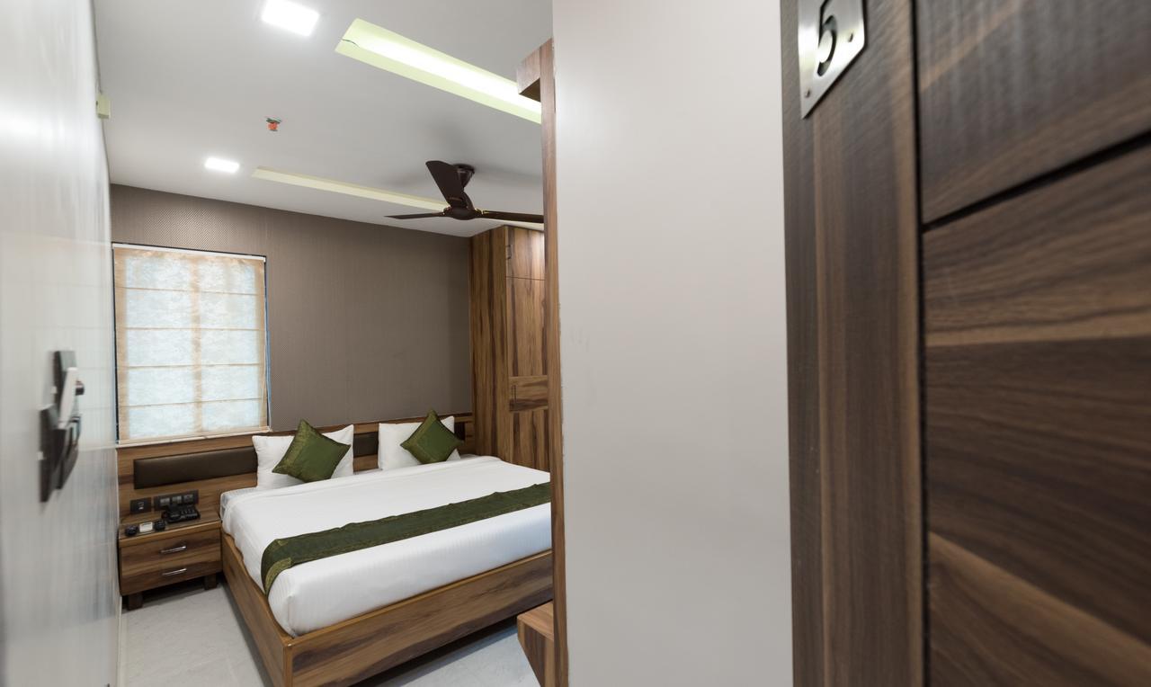 Treebo Trend Glorious Rim Rocks Palace Kolkata Exterior photo